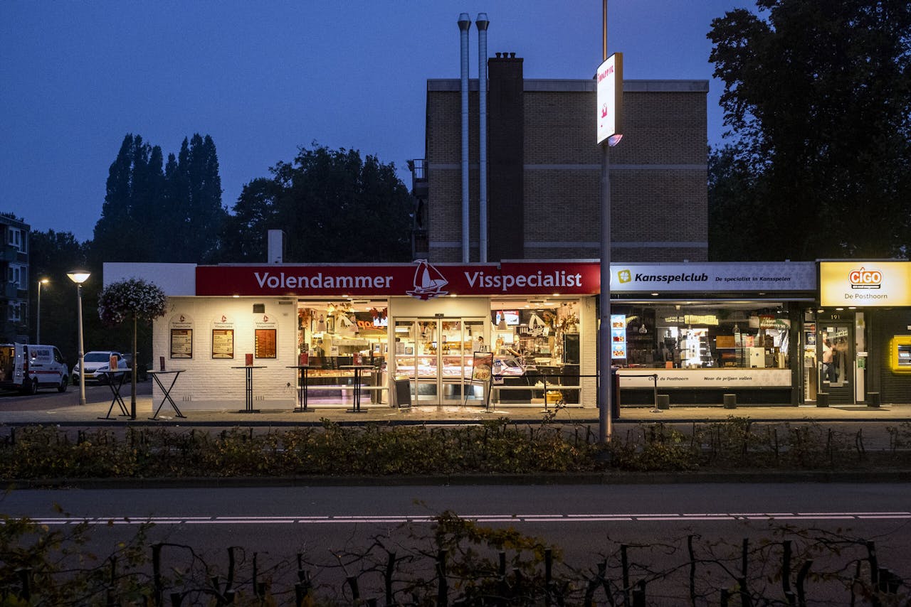 De Volendammer Visspecialist, de viswinkel van Henry Schilder. 