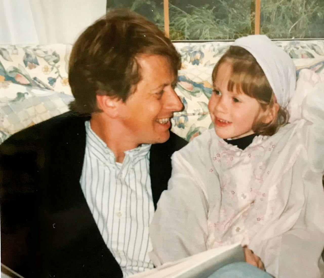Nina met Peter Poot, thuis op de bank in Wassenaar in 1994.